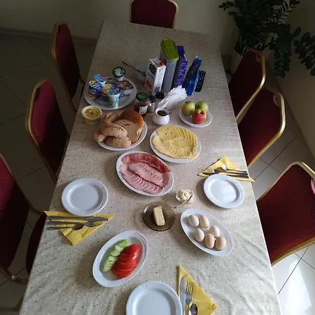 Gosciniec W Ogrodzie Pansiyon *