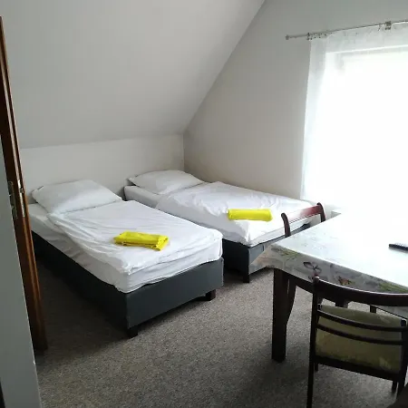 Gosciniec W Ogrodzie ホームステイ