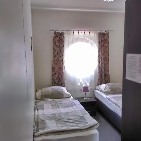 Gosciniec W Ogrodzie Brusy