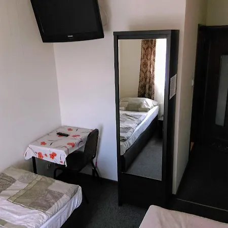 Gosciniec W Ogrodzie