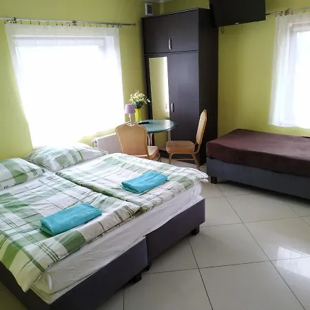 Gosciniec W Ogrodzie