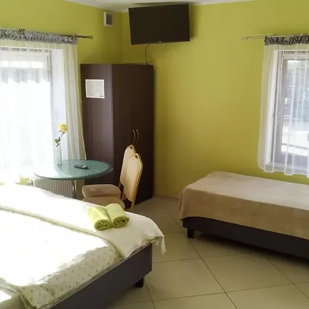 Gosciniec W Ogrodzie