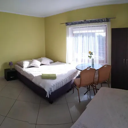 Gosciniec W Ogrodzie *