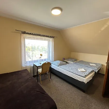 ホームステイ Gosciniec W Ogrodzie *