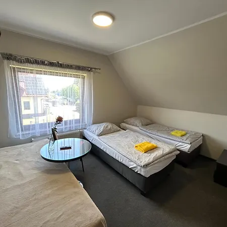 Gosciniec W Ogrodzie ホームステイ *