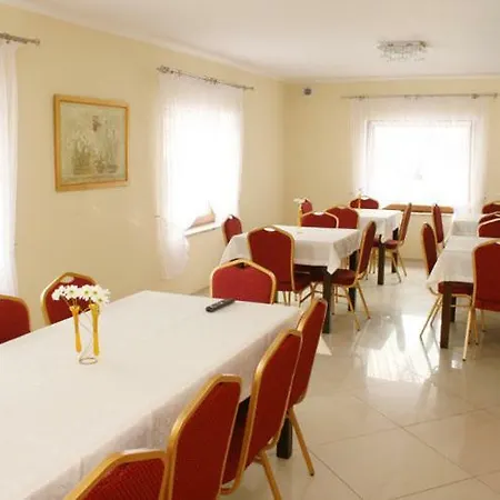 ホームステイ Gosciniec W Ogrodzie *