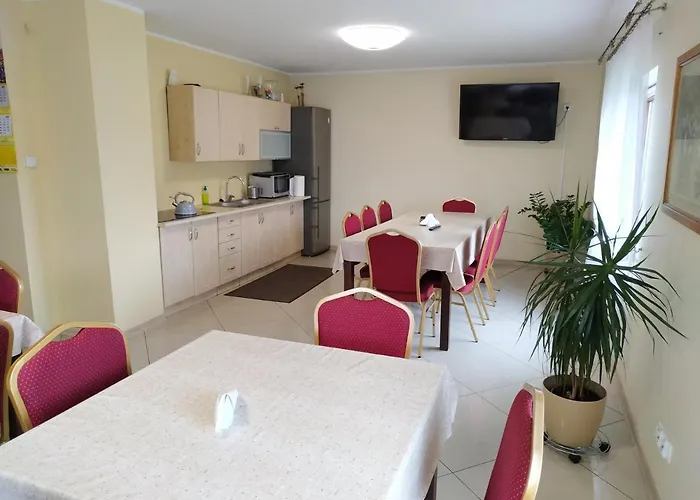 Gosciniec W Ogrodzie * Brusy