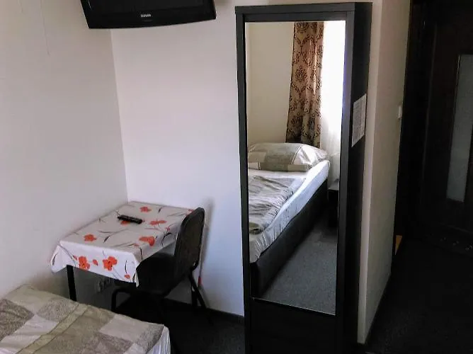 Gosciniec W Ogrodzie