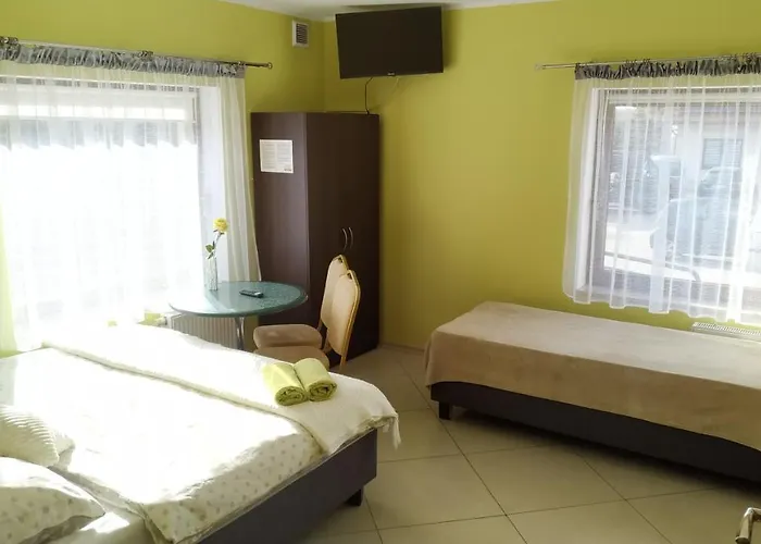 Gosciniec W Ogrodzie