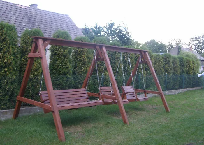 Gosciniec W Ogrodzie Brusy