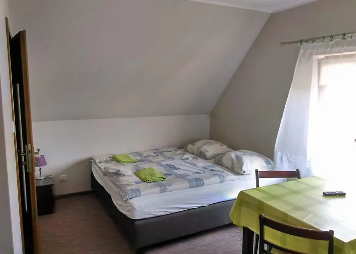 Gosciniec W Ogrodzie Brusy